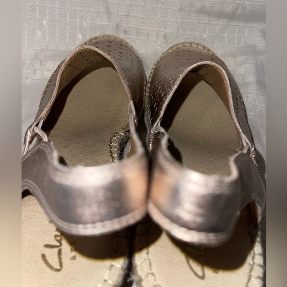NWT Clarks Women’s Petrina Gail Metallic Gold Espadrille Sandals - Picture 5 of 10